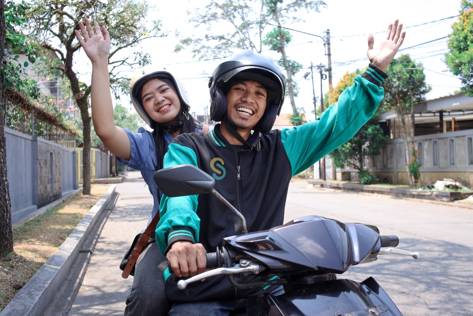 Interaksi Driver dan Pelanggan Bahagia